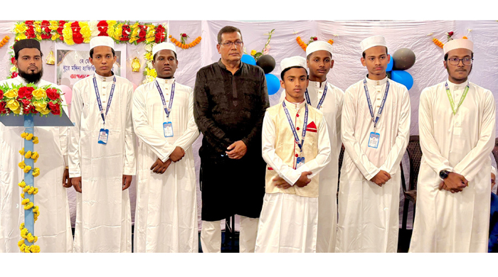 নূরে মদিনা হাফেজিয়া মাদরাসায় হেফজ সমাপনীতে দোয়া মাহফিল 